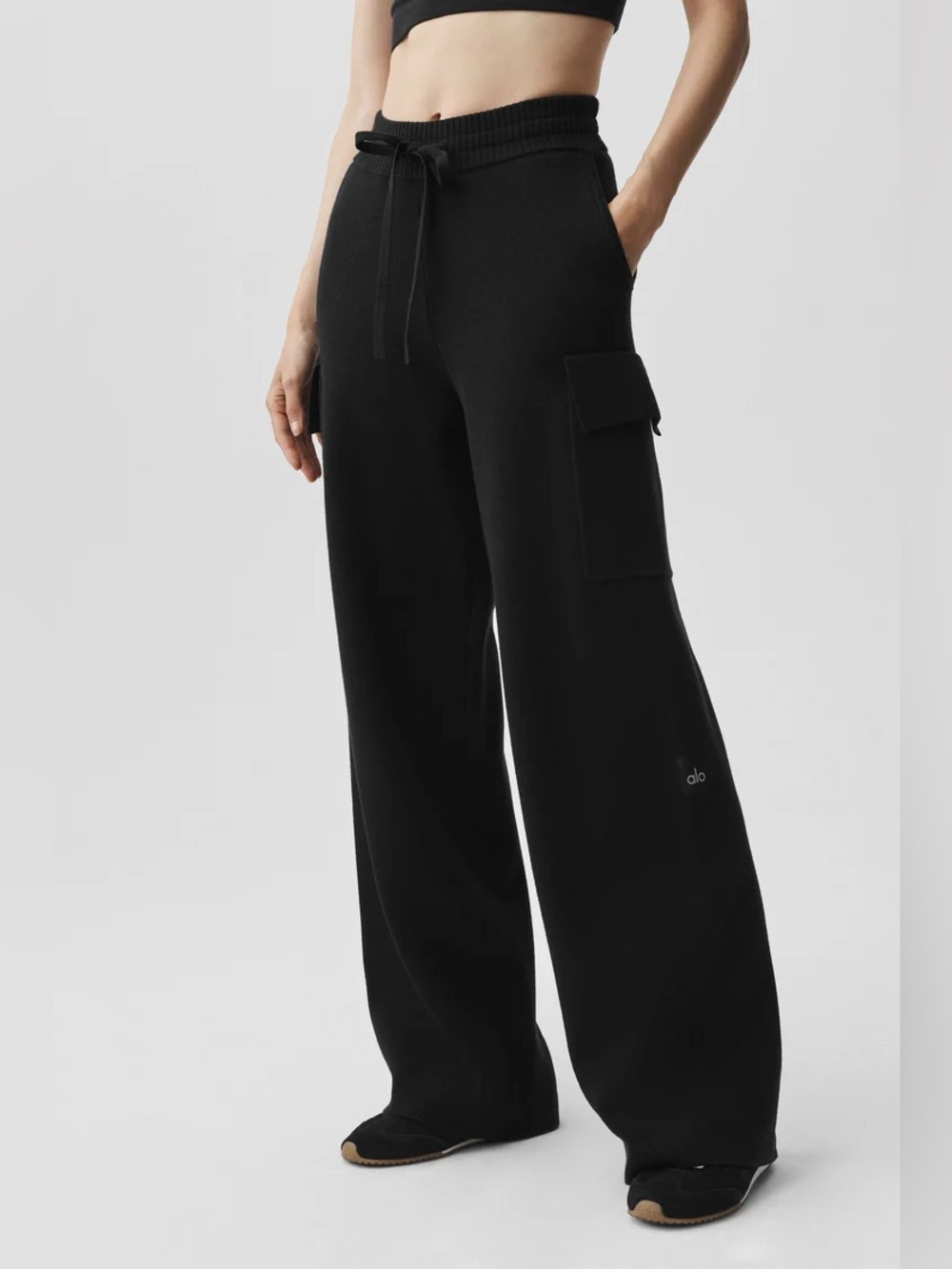 ALO Scholar Knit High-Waist Cargo Pant in Black - Small